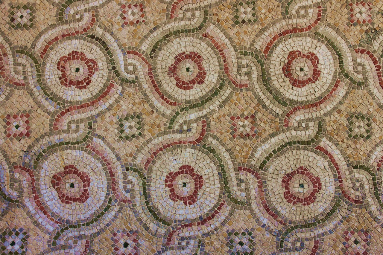 Détail d'une mosaïque aux motifs circulaires typique de l'art de Hatay.