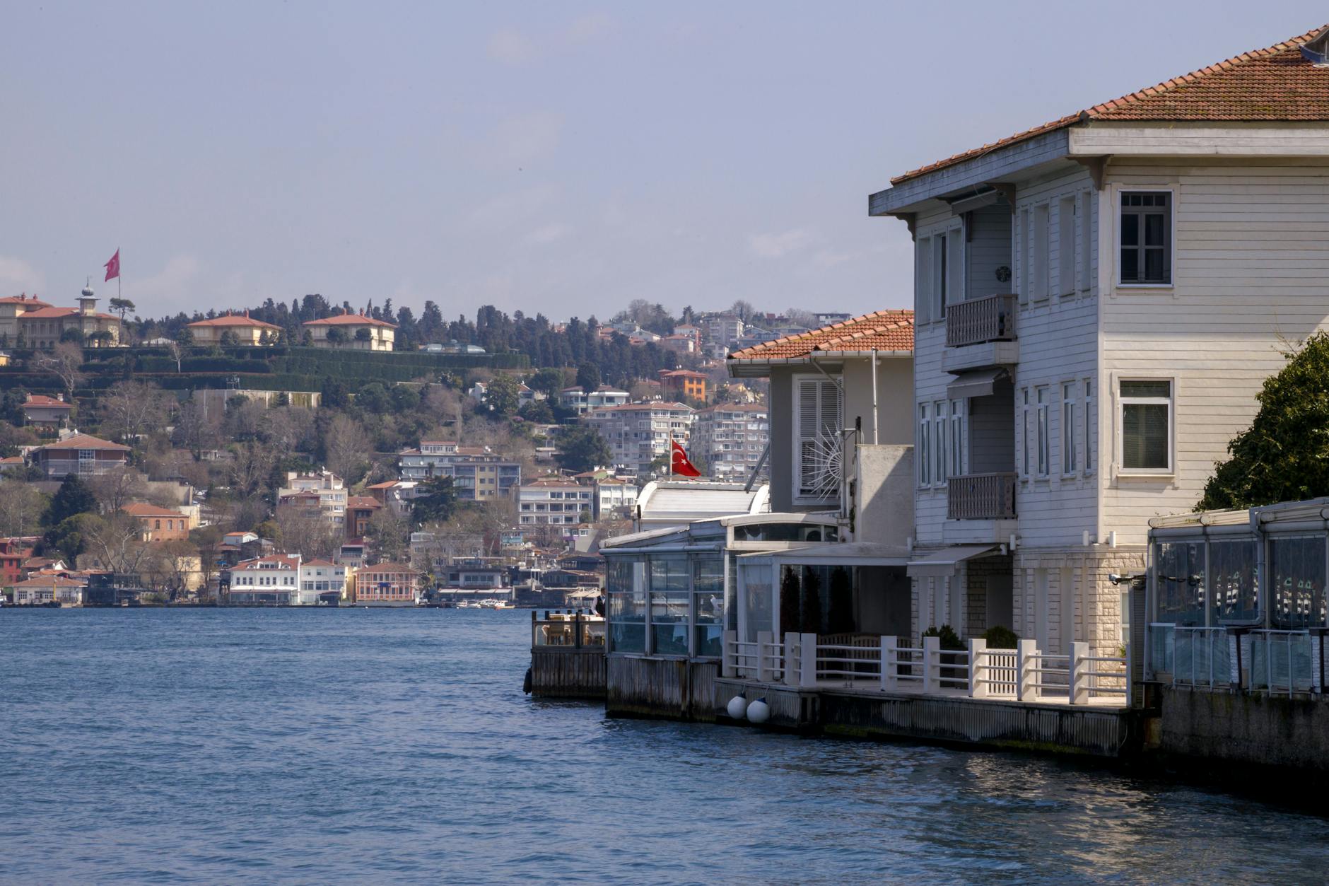 L’Art de Vivre sur le Bosphore : Flânerie entre Kanlıca et Çengelköy