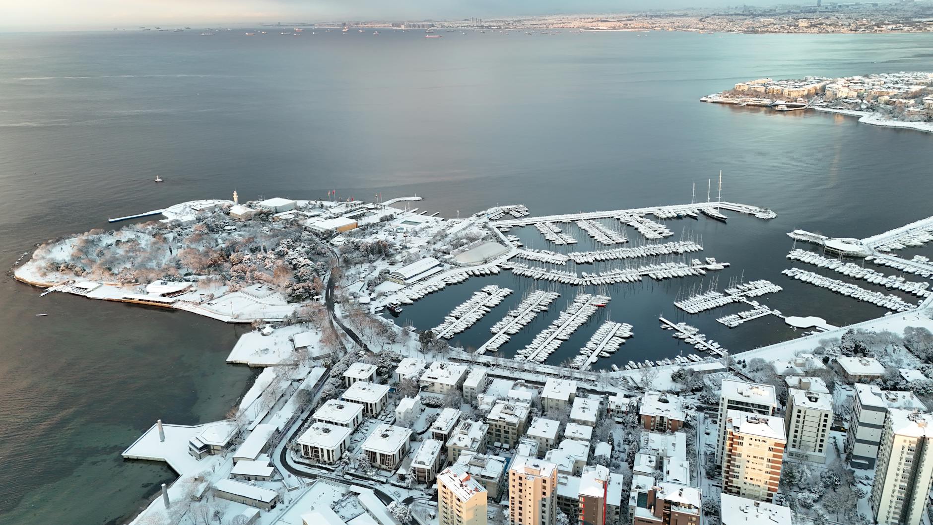 Traverser les parcs côtiers de Caddebostan et Suadiye pour une journée de détente au bord de la Marmara