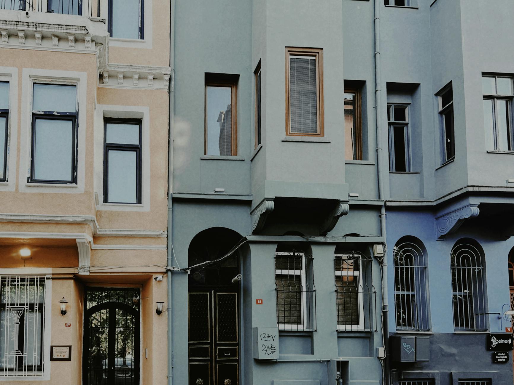 Façades Art nouveau élégantes du quartier de Nişantaşı à Istanbul.