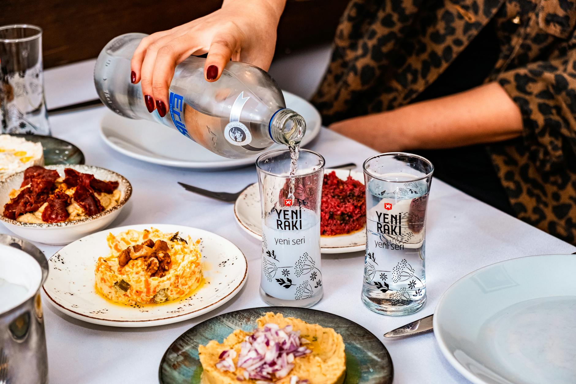 L’Art de la Meyhane : Mes Adresses Secrètes pour un Dîner Authentique