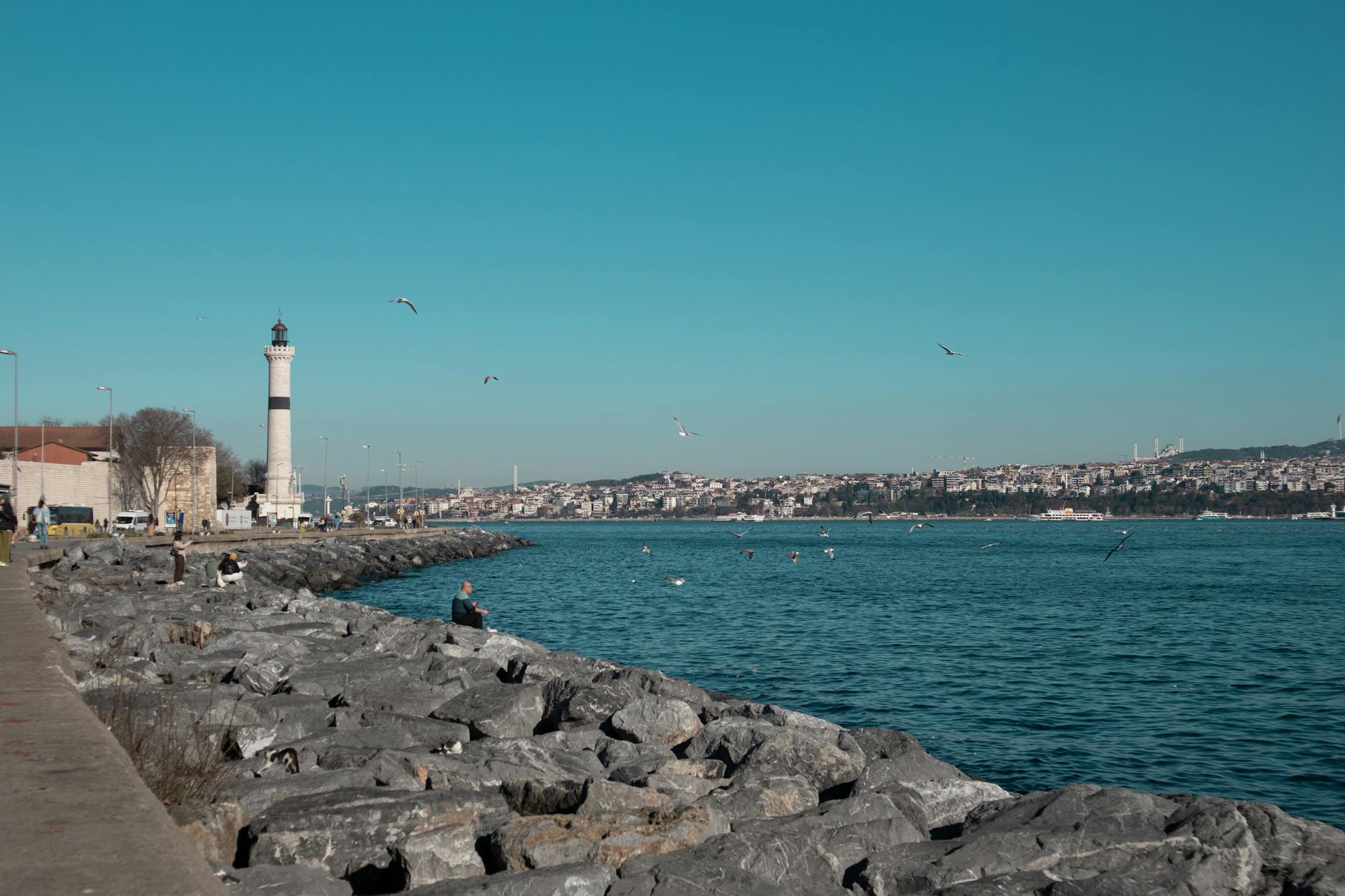Le phare de Yeşilköy marque la promenade entre Bakırköy et Florya.